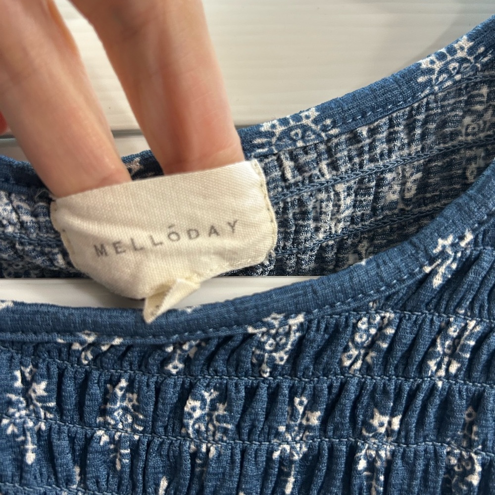 MELLODAY Navy Blue Floral Smocked Sleeveless Top - Picture 3 of 3